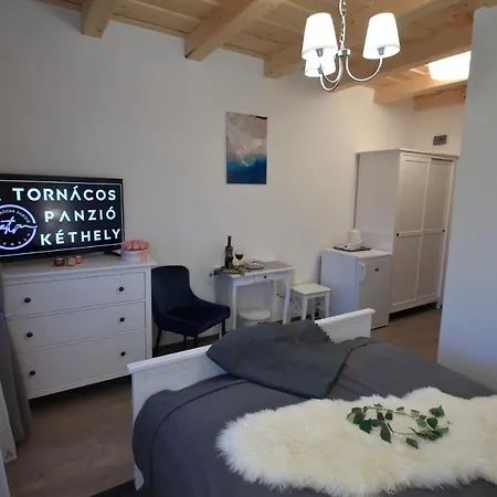 A Tornácos Panzió Bed & Breakfast Kéthely
