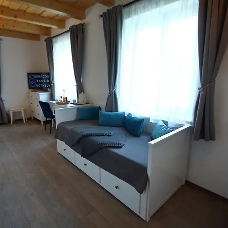 A Tornacos Panzio Bed & Breakfast