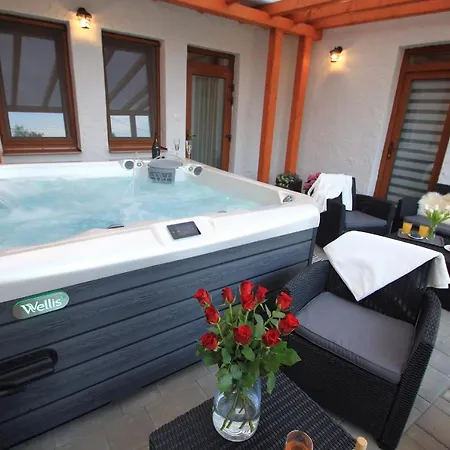 A Tornácos Panzió Bed & Breakfast Kéthely