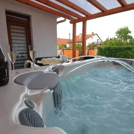 A Tornacos Panzio Bed & Breakfast *
