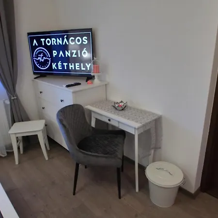 Bed & Breakfast A Tornácos Panzió 4*