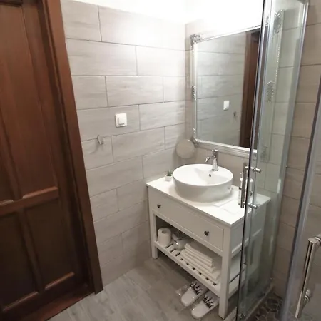 Bed & Breakfast A Tornácos Panzió 4*