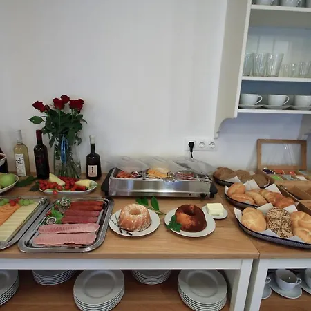 Bed & Breakfast A Tornácos Panzió 4*