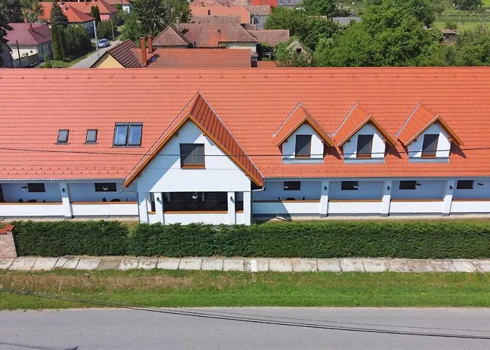 ベッド・アンド・ブレックファスト A Tornacos Panzio 4*